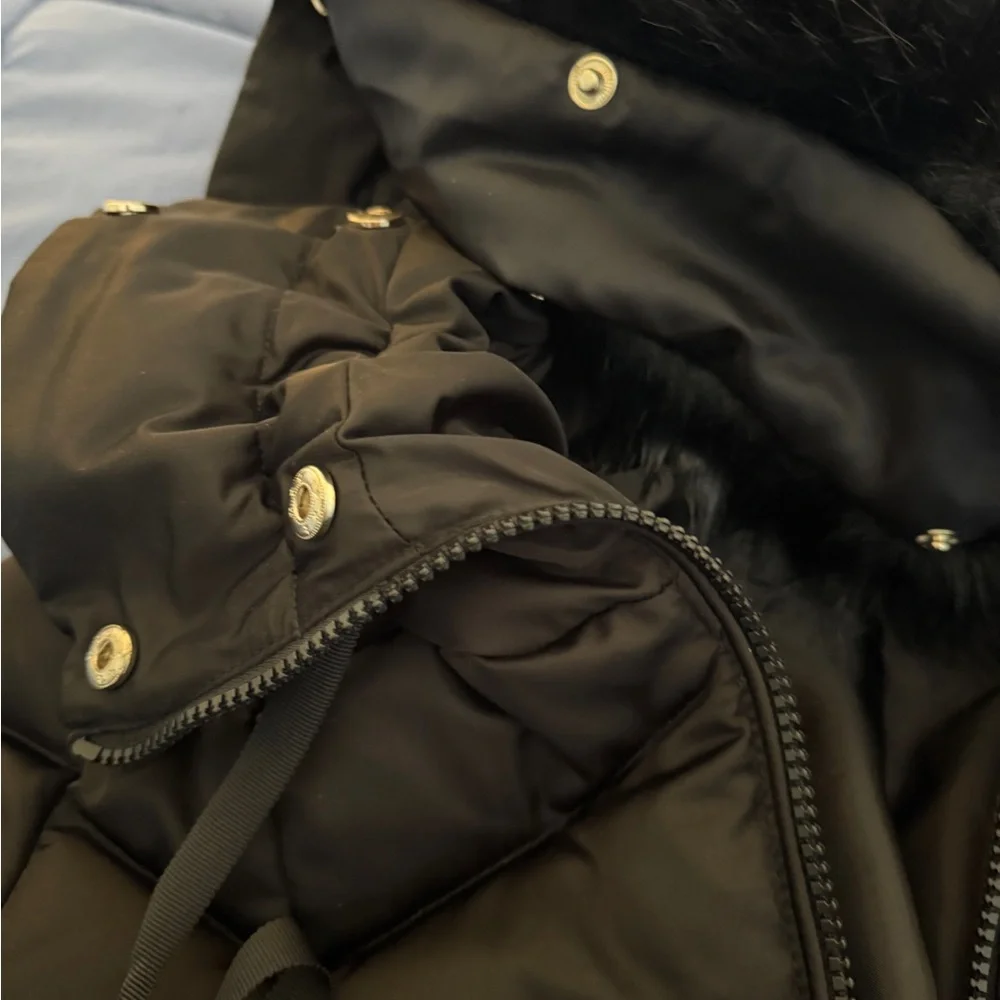 Tahari Black Down Puffer Coat with Removable Faux Fur Hood | Size M | Like New - Picture 6 of 16